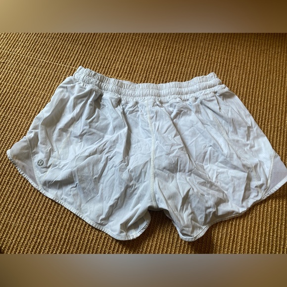 Lululemon white Hotty hot shorts low rise 4” - Picture 2 of 3